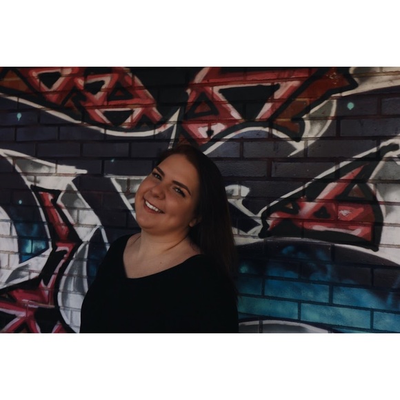 Meet your Posher, Holly - Picture 1 of 1